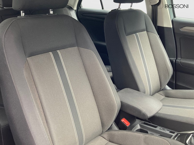 7 - Volkswagen T-Roc 2.0 tdi scr 115cv business