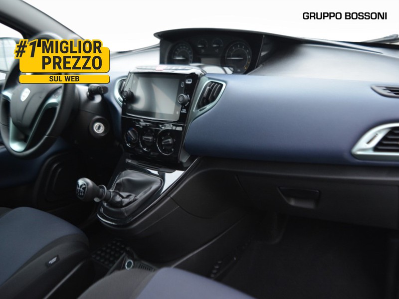 7 - Lancia Ypsilon 1.0 firefly hybrid 70cv platino s&s