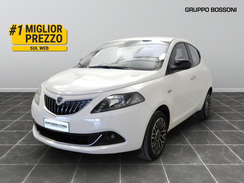 1 - Lancia Ypsilon 1.0 firefly hybrid 70cv platino s&s