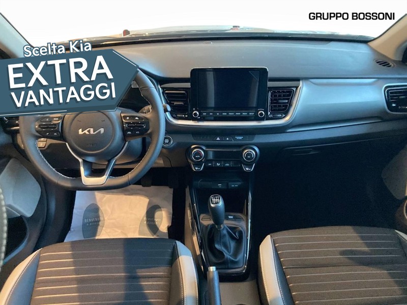7 - Kia Stonic 1.0 t-gdi mhev 100cv black edition mt