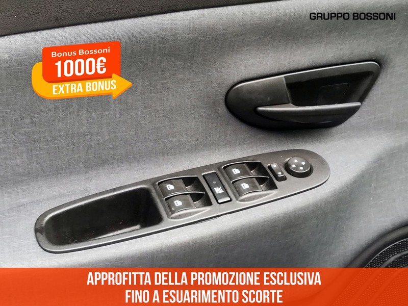 19 - Lancia Ypsilon 1.0 firefly hybrid 70cv gold s&s