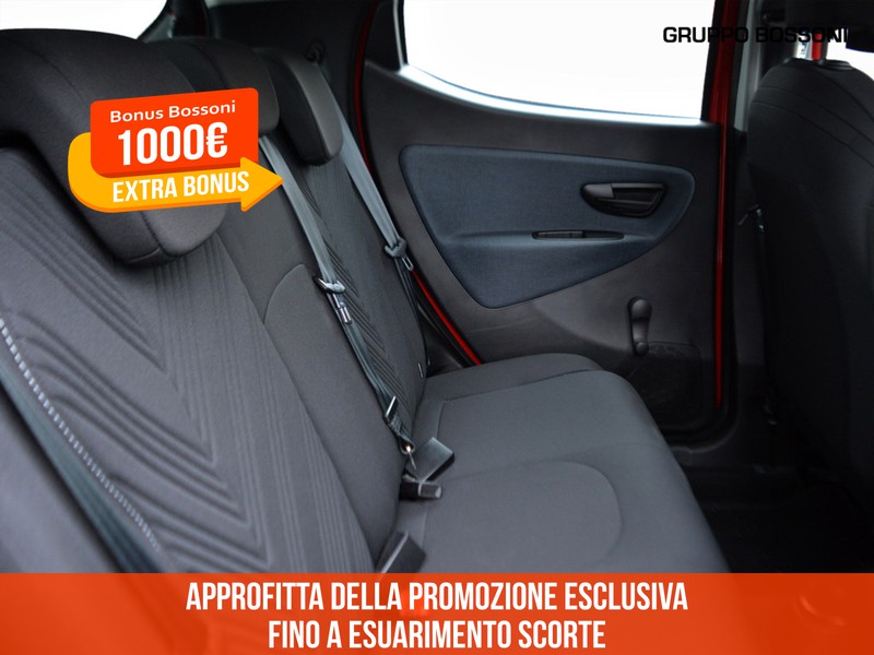 7 - Lancia Ypsilon 5 porte 1.0 firefly hybrid 70cv gold s&s