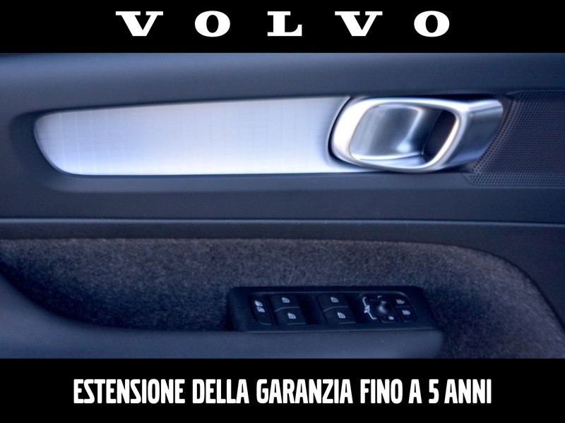 13 - Volvo XC40 2.0 b3 core automatico