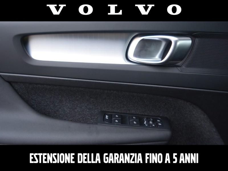 13 - Volvo XC40 2.0 b3 core automatico
