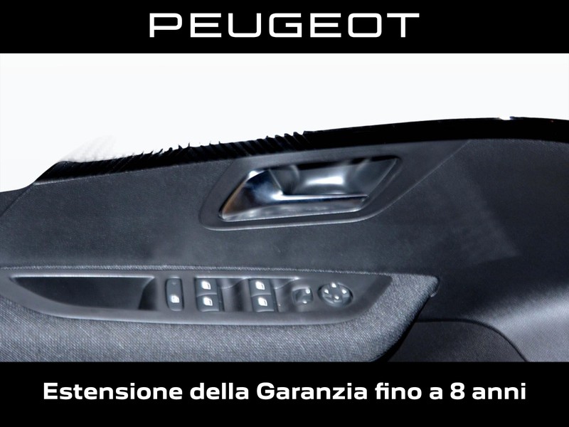 13 - Peugeot 208 1.2 hybrid 48v 110cv business e-dcs6