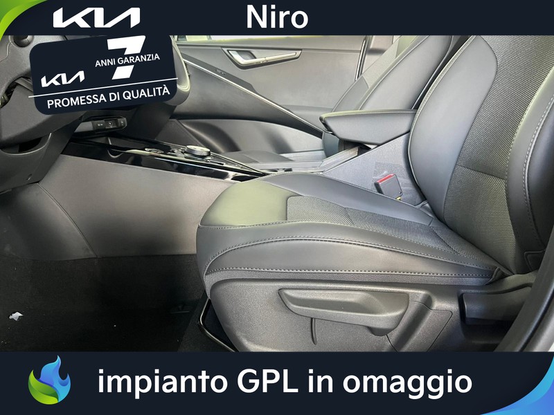 13 - Kia Niro 1.6 gdi hev tri-fuel 126cv style dct6