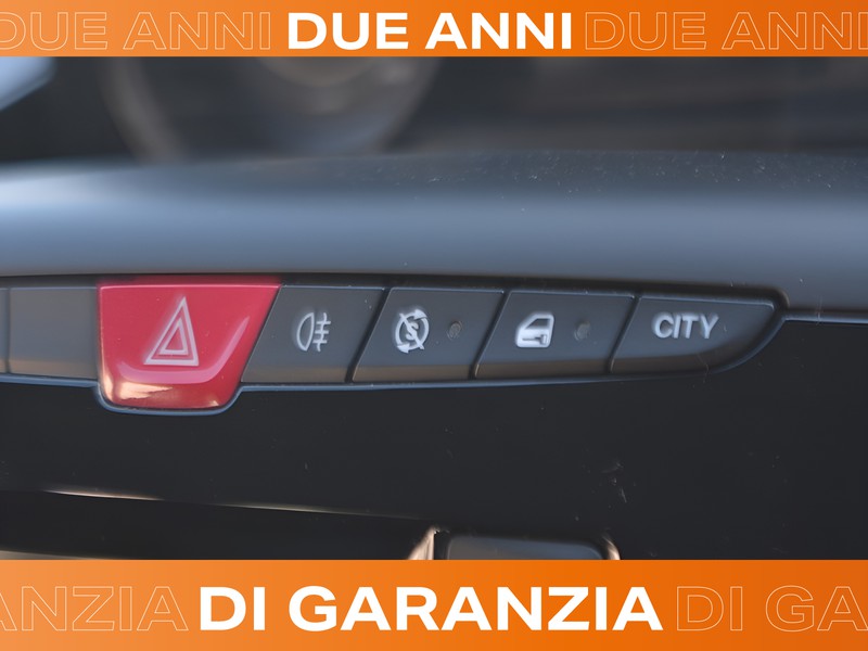 19 - Lancia Ypsilon 1.0 firefly hybrid 70cv oro s&s