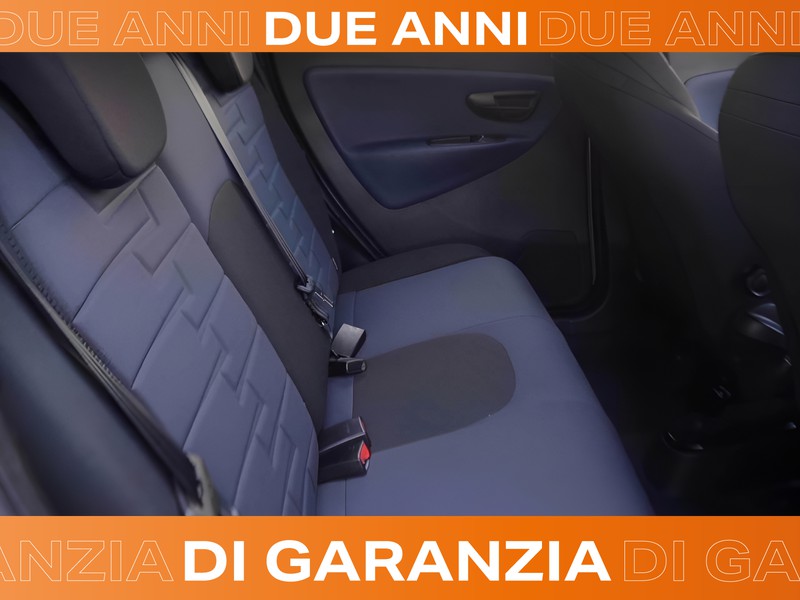 7 - Lancia Ypsilon 1.0 firefly hybrid 70cv platino s&s