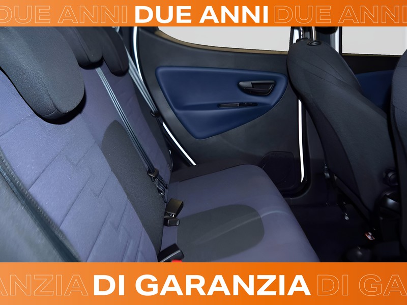 7 - Lancia Ypsilon 1.0 firefly hybrid 70cv platino s&s