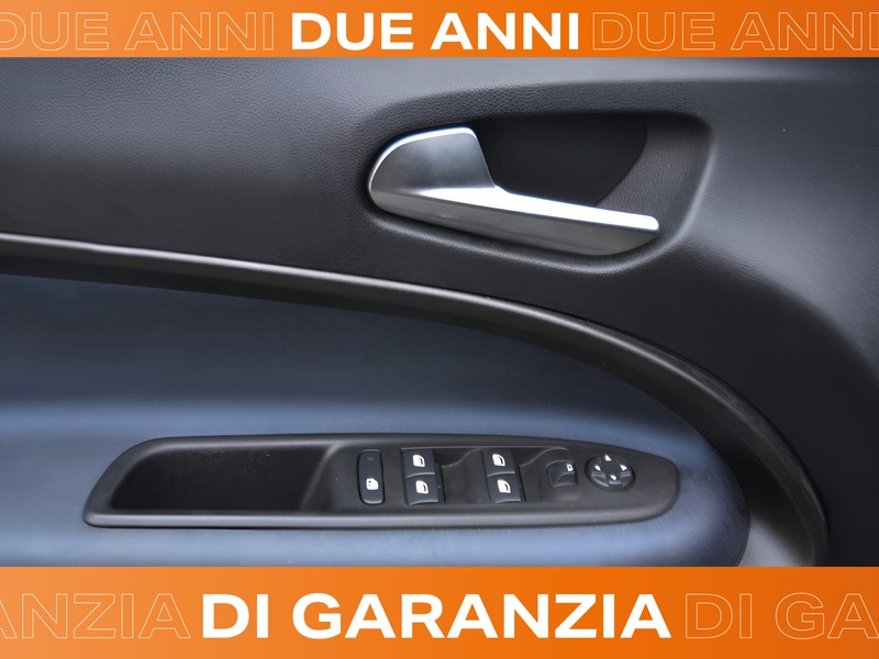 13 - Alfa Romeo Junior 1.2 hybrid 145cv ibrida edct6