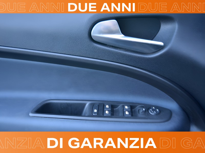 13 - Alfa Romeo Junior 1.2 hybrid 145cv ibrida edct6