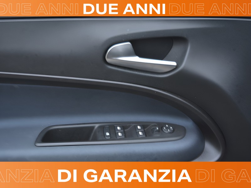 13 - Alfa Romeo Junior 1.2 hybrid 145cv ibrida edct6