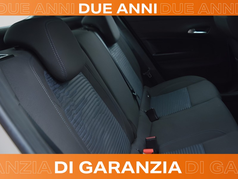 7 - Alfa Romeo Junior 1.2 hybrid 145cv ibrida edct6