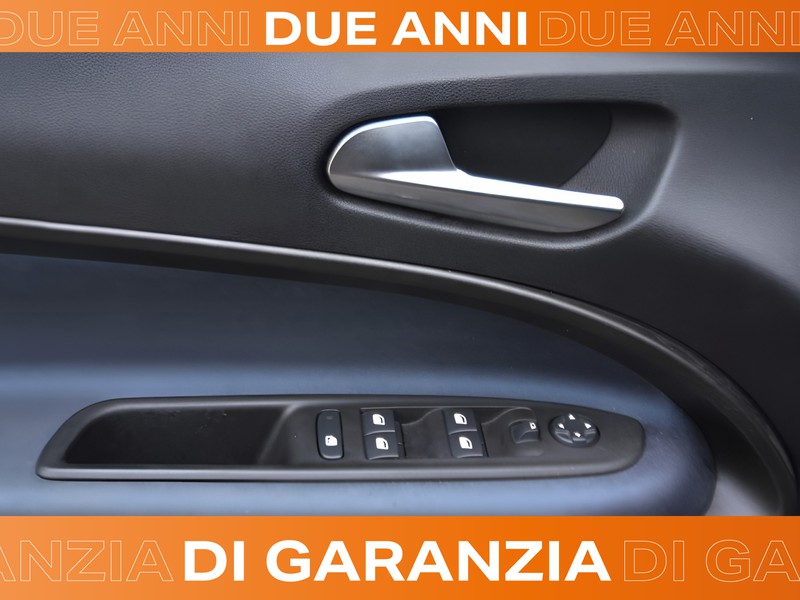 13 - Alfa Romeo Junior 1.2 hybrid 145cv ibrida edct6