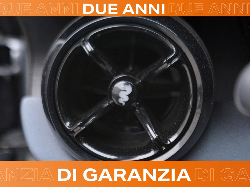 19 - Alfa Romeo Junior 1.2 hybrid 145cv ibrida edct6