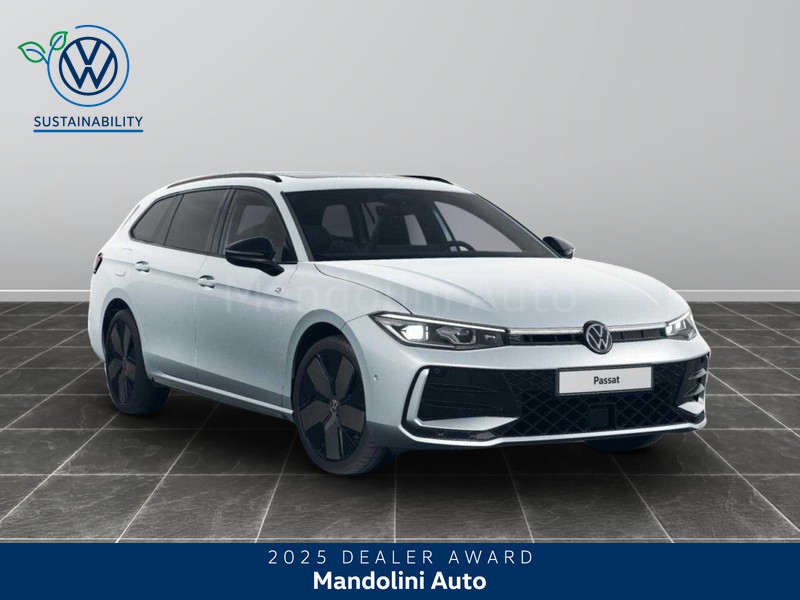 7 - Volkswagen Passat 1.5 etsi act 150cv r-line