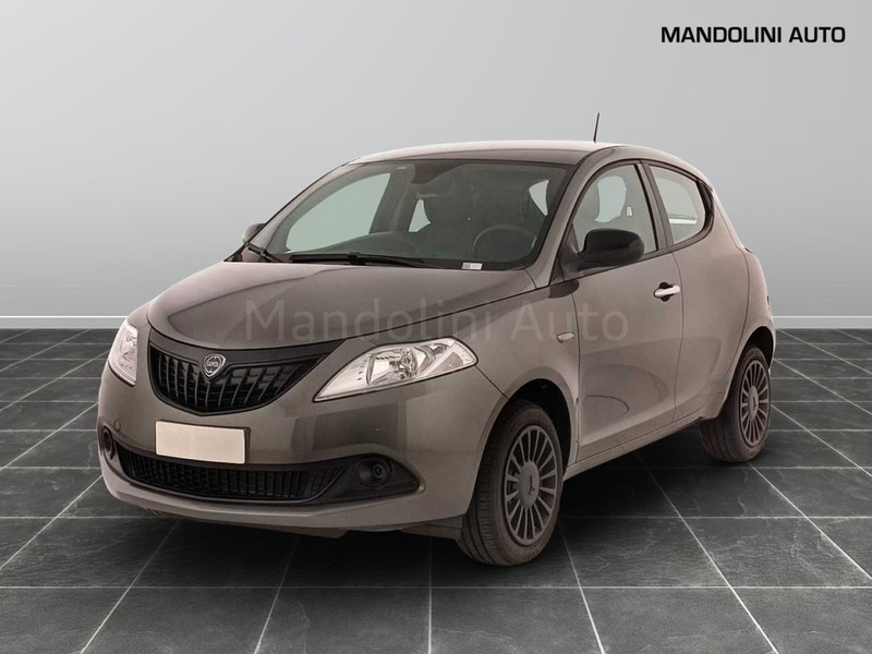 1 - Lancia Ypsilon 1.0 firefly hybrid 70cv silver s&s