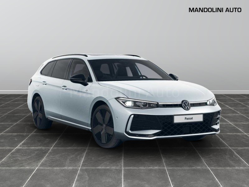 7 - Volkswagen Passat 1.5 etsi act 150cv r-line
