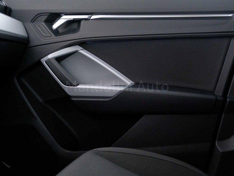 13 - Audi Q3 35 1.5 tfsi business advanced s tronic