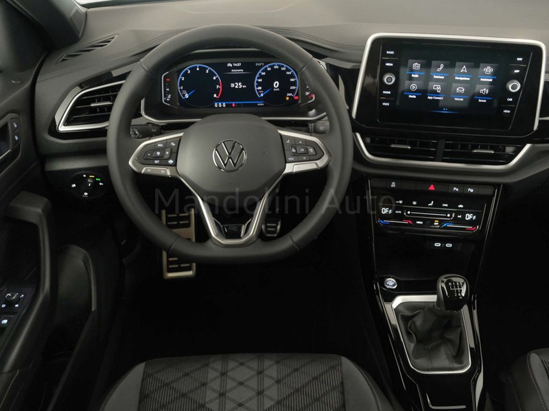 7 - Volkswagen T-Roc 1.0 tsi 110cv r line