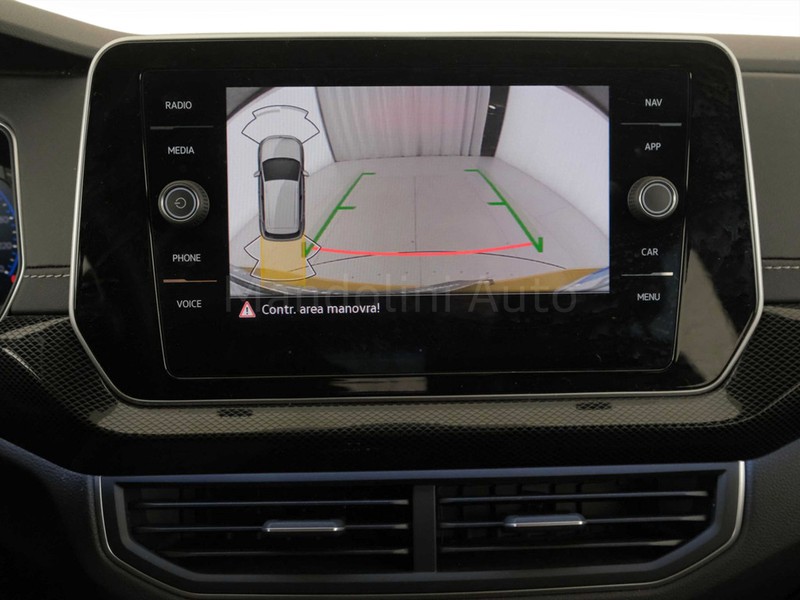 19 - Volkswagen T-Cross 1.0 tsi 115cv r-line