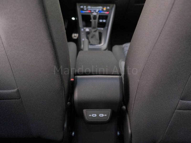 37 - Volkswagen Taigo 1.0 tsi 115cv r-line dsg