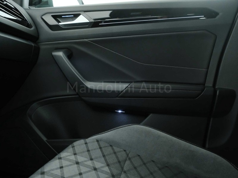 31 - Volkswagen T-Roc 1.5 tsi act r-line plus dsg