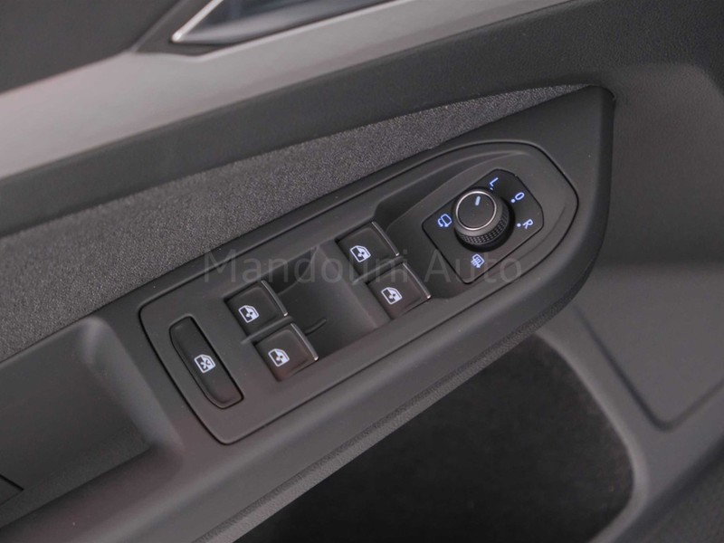 25 - Volkswagen Golf variant 2.0 tdi scr 150cv life dsg