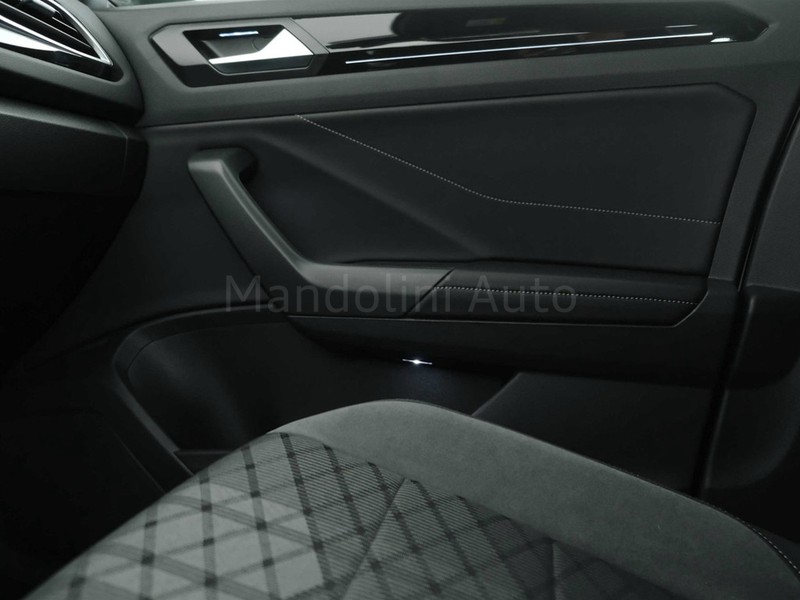 31 - Volkswagen T-Roc 1.0 tsi 115cv r-line plus