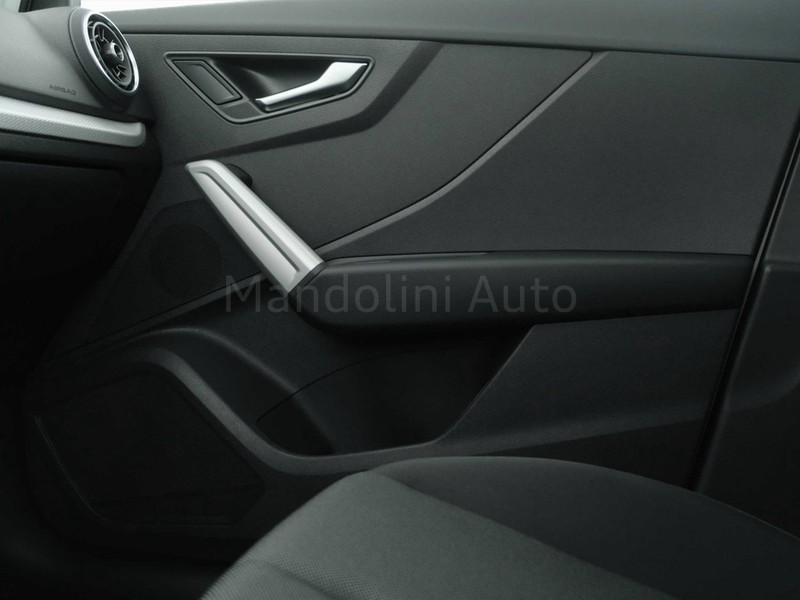 13 - Audi Q2 35 2.0 tdi business s tronic