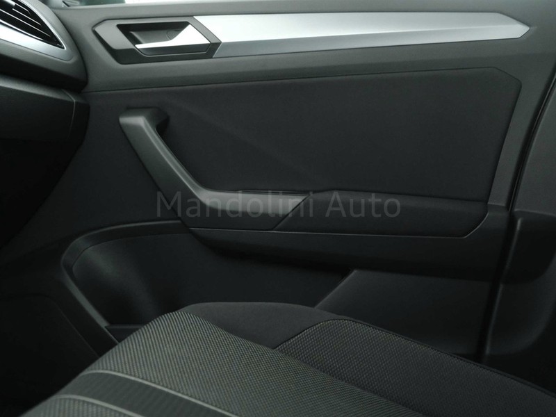 31 - Volkswagen T-Roc 1.0 tsi 115cv sport