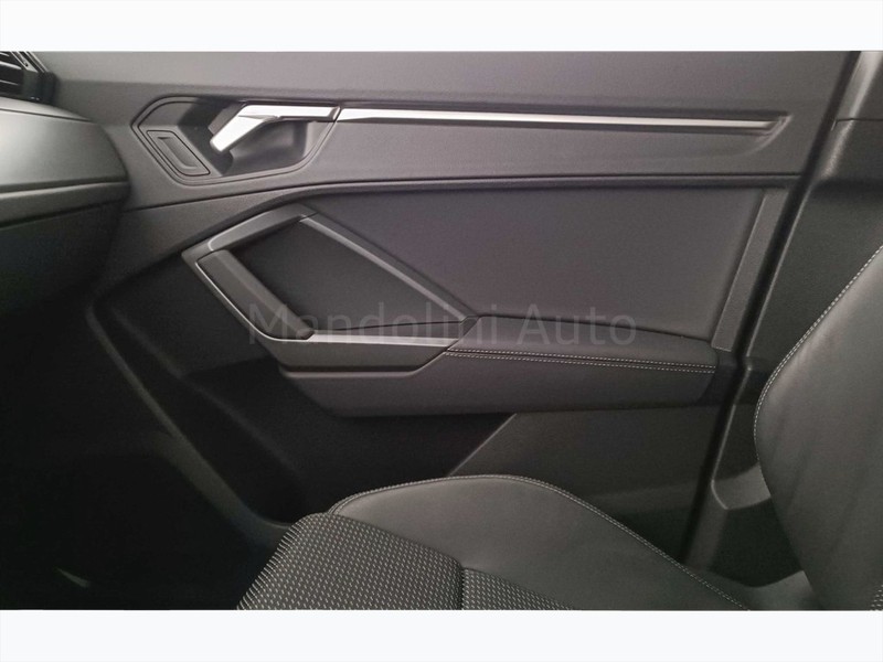 13 - Audi Q3 35 2.0 tdi s line edition s tronic