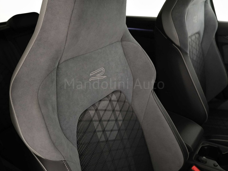 31 - Volkswagen Golf 2.0 tdi scr 150cv r-line dsg