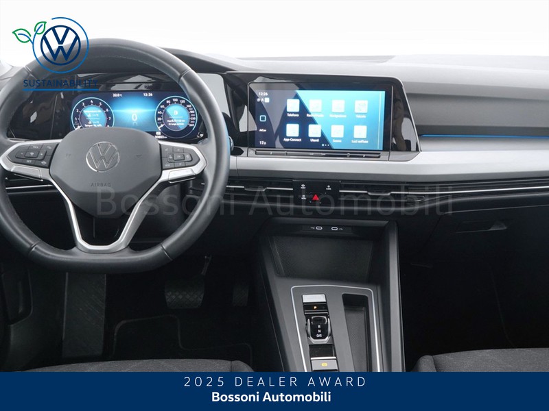 7 - Volkswagen Golf 1.0 etsi evo 110cv life dsg