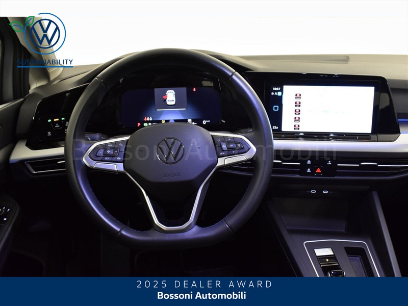 7 - Volkswagen Golf 1.0 etsi evo 110cv life dsg