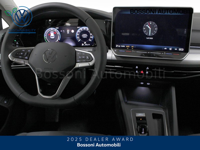 7 - Volkswagen Golf 1.5 tsi ehybrid 204cv edition plus dsg