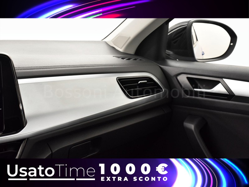 25 - Volkswagen T-Roc 1.5 tsi act life dsg