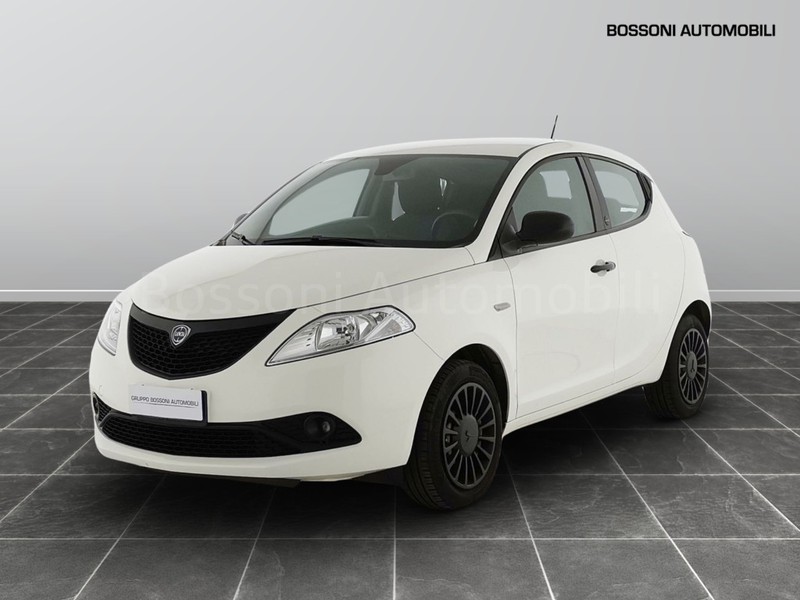 1 - Lancia Ypsilon 5 porte 1.2 ecochic 69cv silver