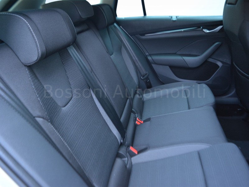 7 - Skoda Octavia wagon 2.0 tdi 150cv executive dsg