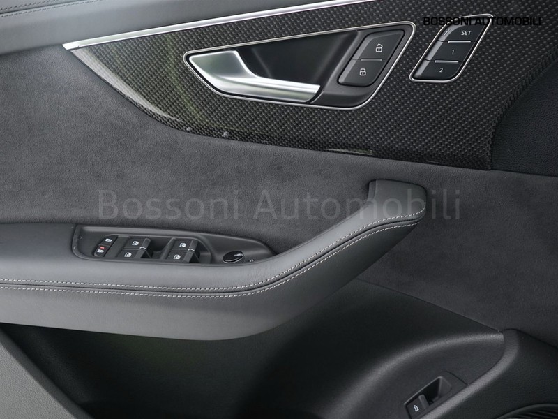 13 - Audi SQ8 s4.0 v8 tfsi sport attitude quattro tiptronic