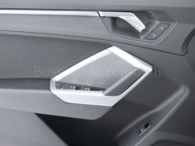 13 - Audi Q3 35 2.0 tdi business s tronic