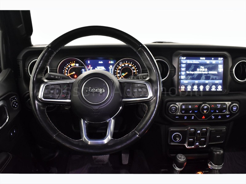 7 - Jeep Wrangler unlimited 2.0 turbo sahara 4wd auto
