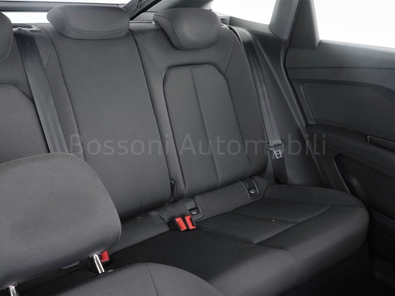 19 - Audi Q4 e-tron sportback e-tron 40 business