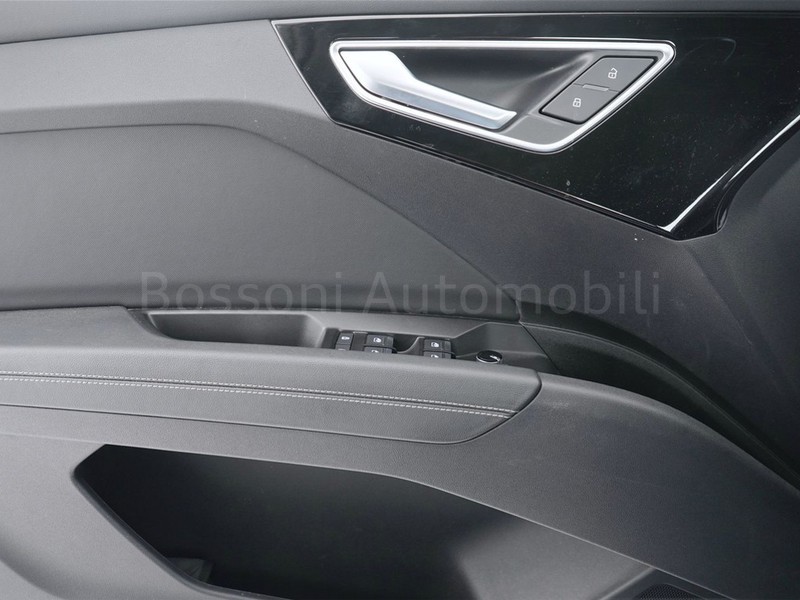 13 - Audi Q4 e-tron 40 business advanced