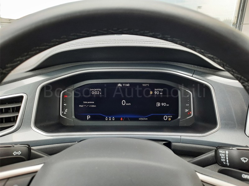 13 - Volkswagen T-Roc 1.5 tsi act style dsg