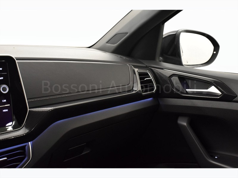25 - Volkswagen T-Cross 1.0 tsi 115cv r-line
