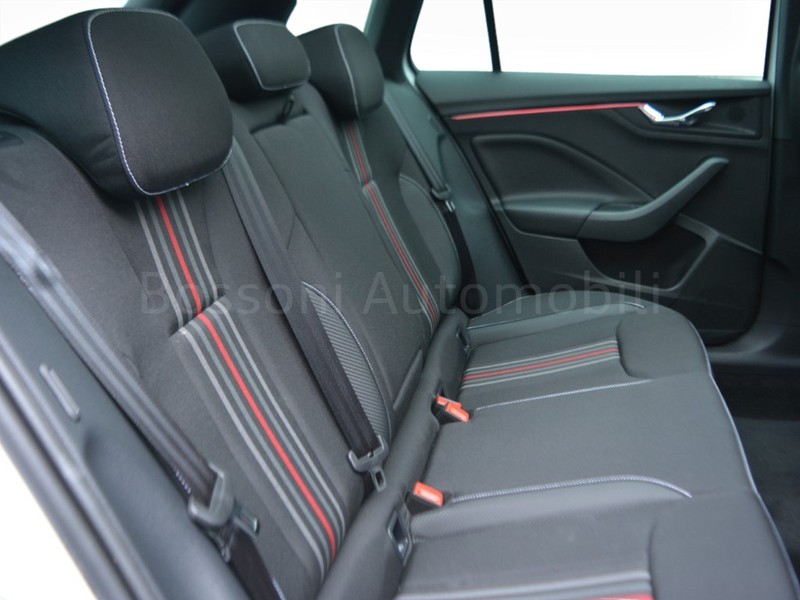 7 - Skoda Kamiq 1.0 tsi 115cv monte carlo