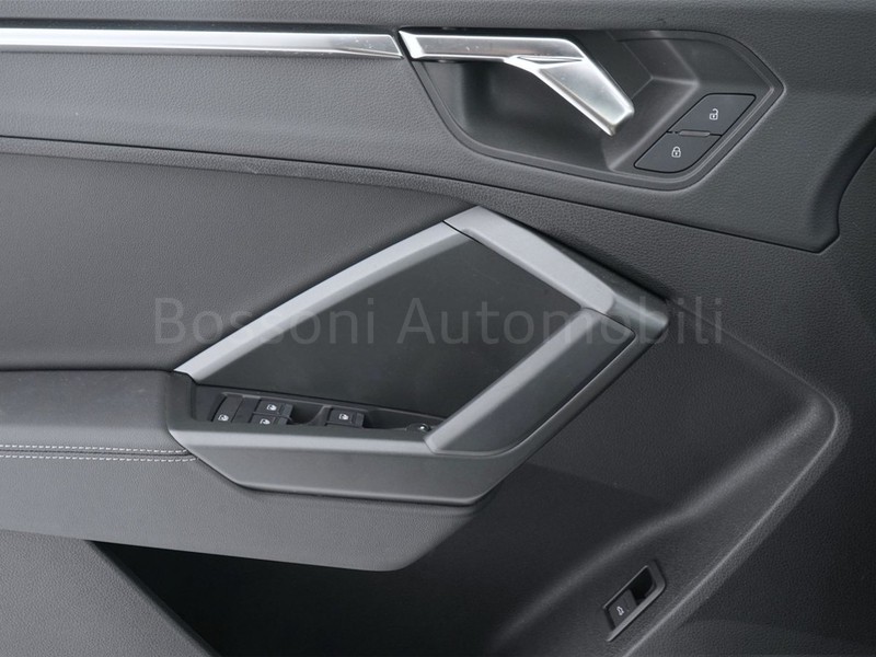13 - Audi Q3 sportback 35 2.0 tdi s line edition quattro s tronic