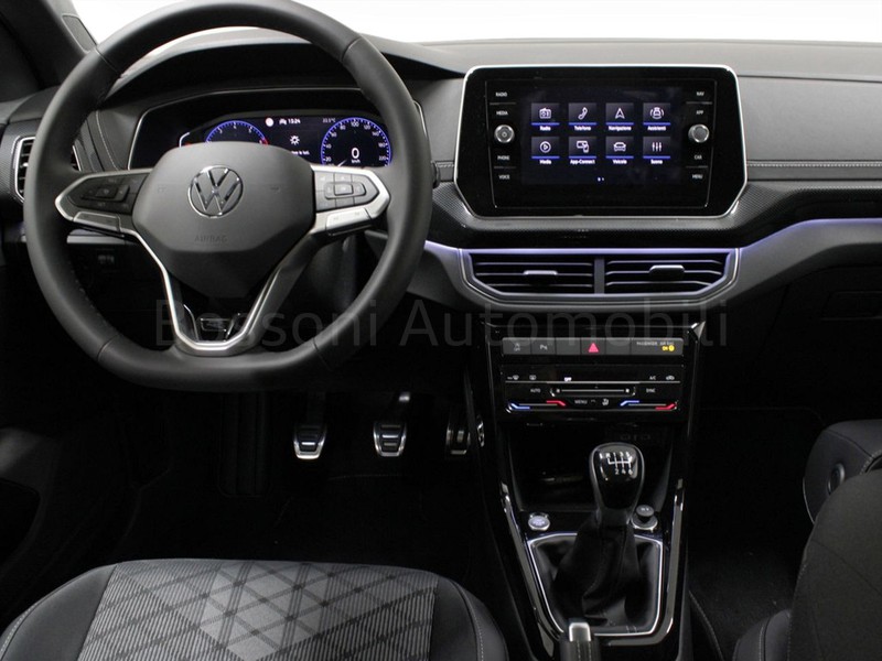 7 - Volkswagen T-Cross 1.0 tsi 115cv r-line