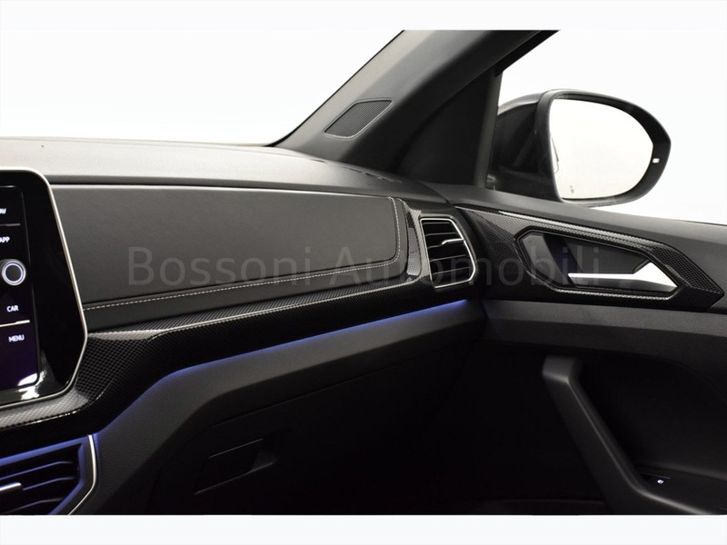 25 - Volkswagen T-Cross 1.0 tsi 115cv r-line